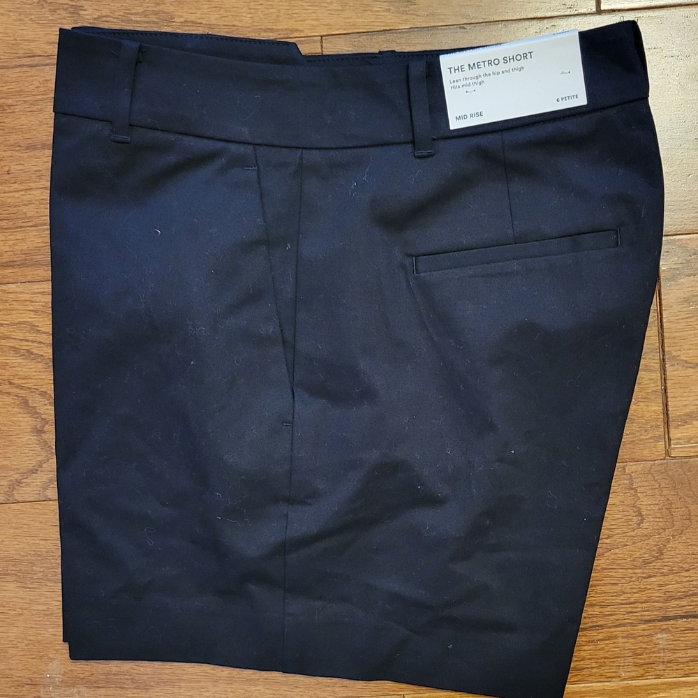 Ann Taylor The Metro Short - Black 4P NWT